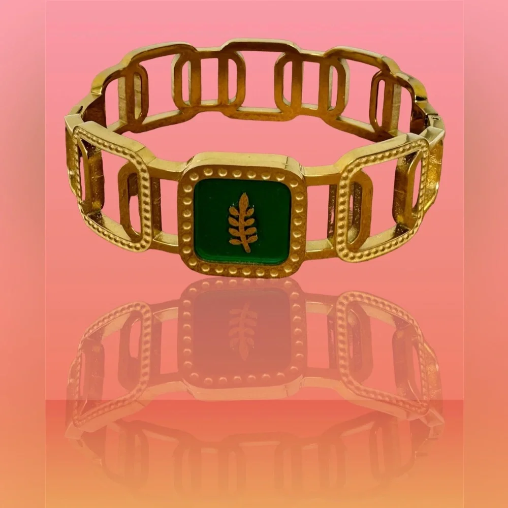 🛍️SALE🛍️ Stainless Steel Gold Color Plated Bangle / Handcuff Bracelet - Picture 2 of 7
